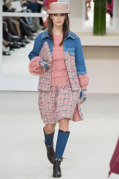 Look 12